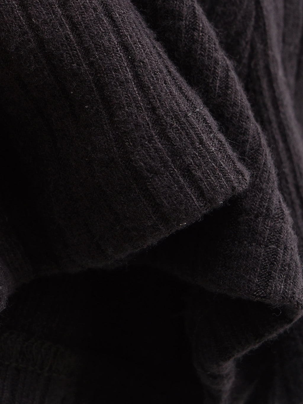 RIBBED HIGH-WAIST KNIT SHORTS